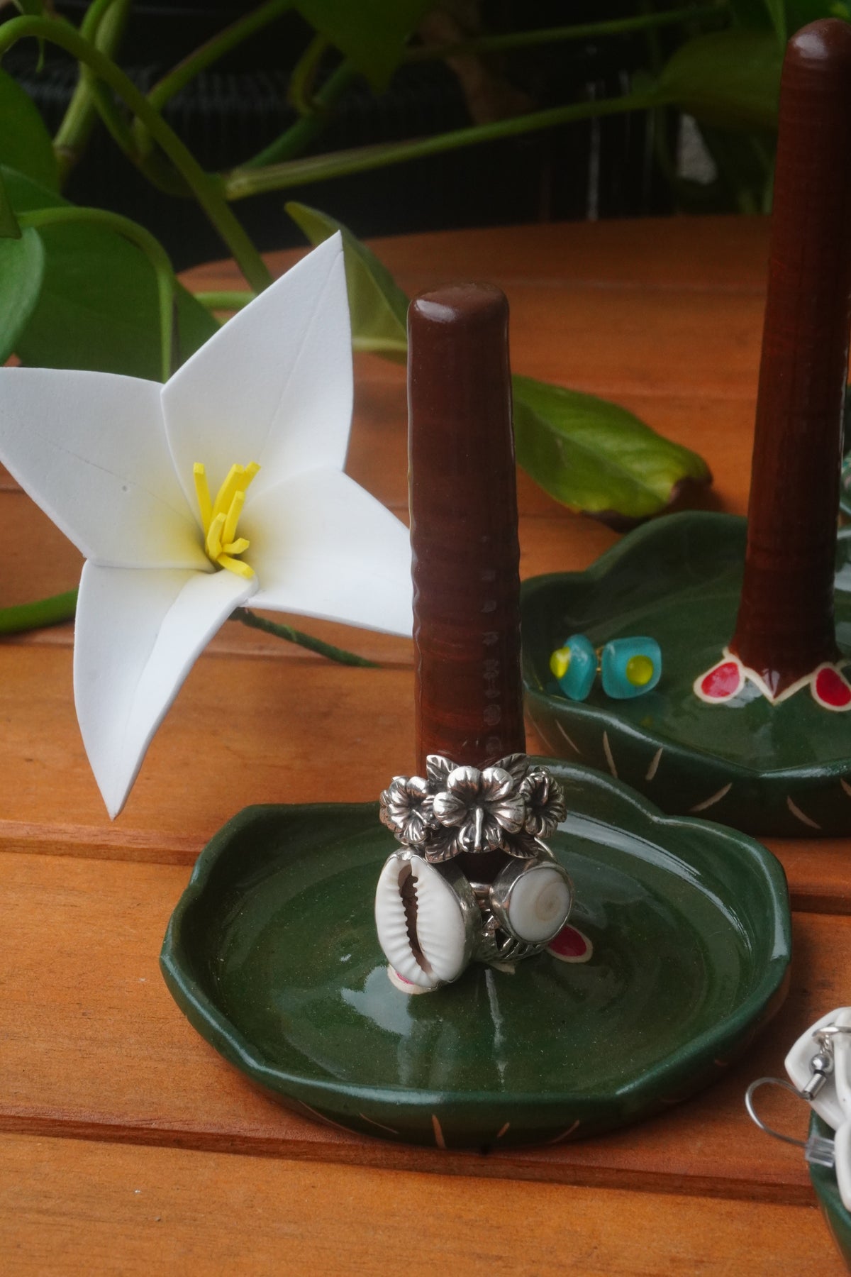 Coconut Tree Ring Holder
